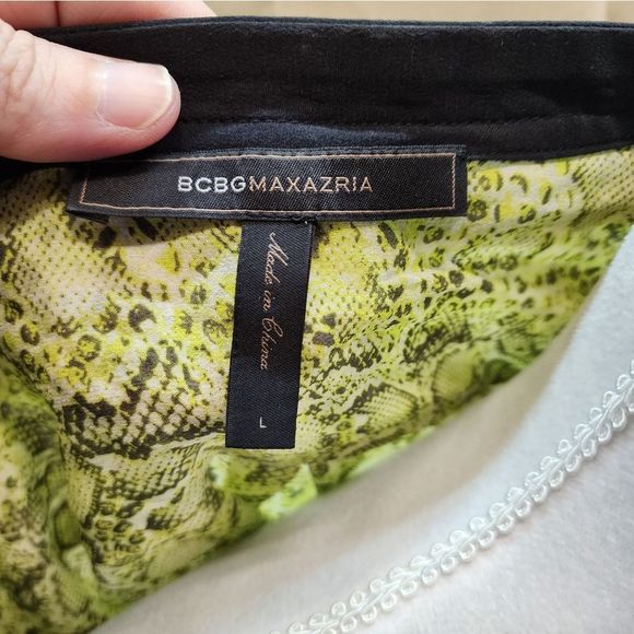 BCBGMAXAZRIA Snakeskin Silk Pullover Blouse Size Large - Picture 4 of 8